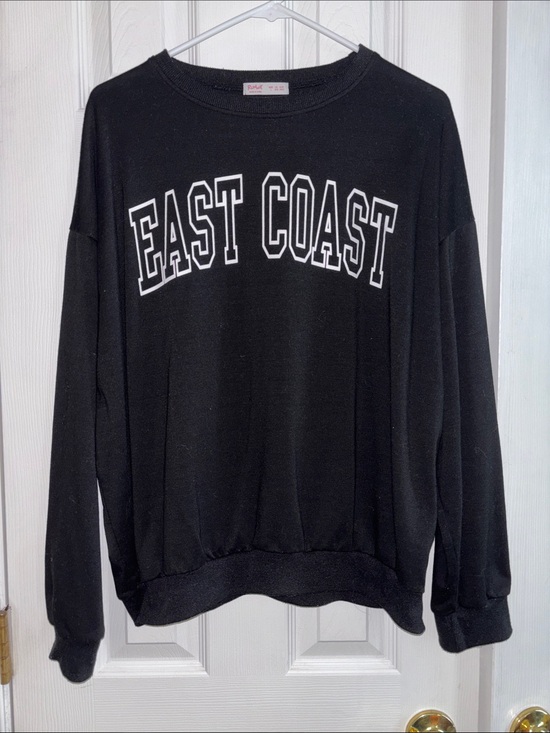 ROMWE Tops - Romwe East Coast Graphic Sweatshirt in Black Size Large